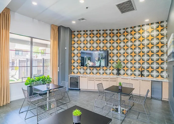 Apartment Glitzy 2br Walk To Westgate Pool Gym Wd