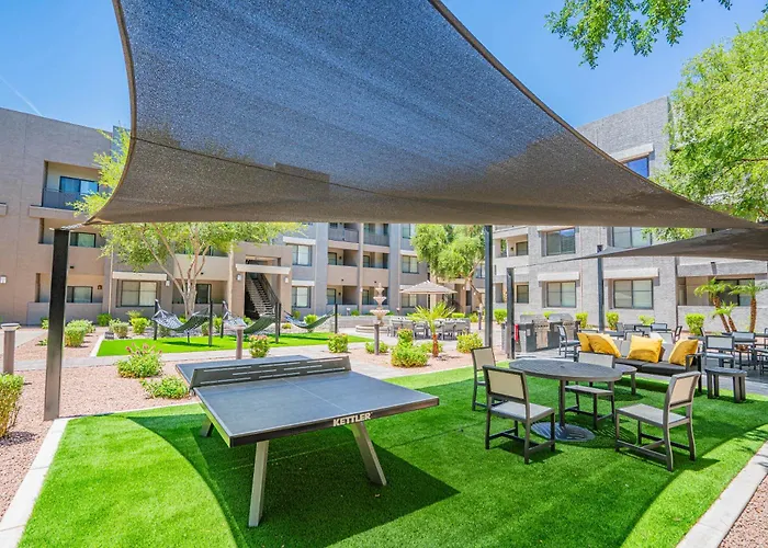 Glitzy 2br Walk To Westgate Pool Gym Wd Glendale