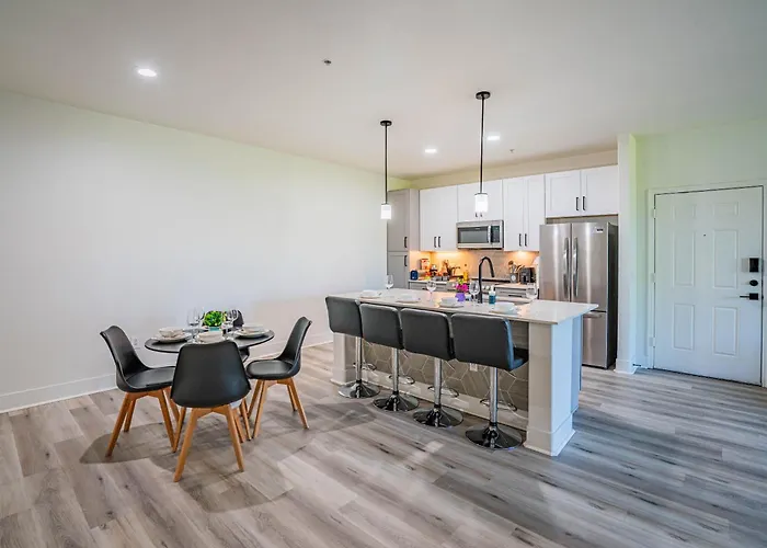 Glitzy 2br Walk To Westgate Pool Gym Wd Apartment