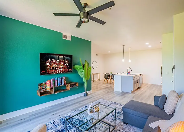Glitzy 2br Walk To Westgate Pool Gym Wd Glendale