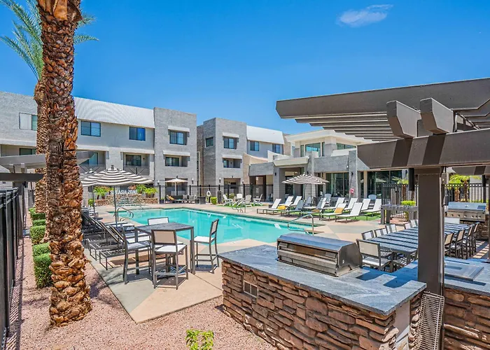 Glitzy 2br Walk To Westgate Pool Gym Wd Apartment