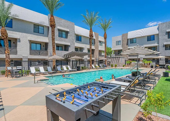 Glitzy 2br Walk To Westgate Pool Gym Wd * Glendale