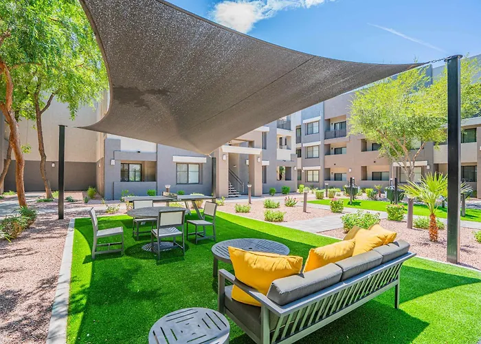 Glitzy 2br Walk To Westgate Pool Gym Wd Glendale