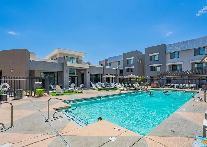 Glitzy 2br Walk To Westgate Pool Gym Wd * Glendale