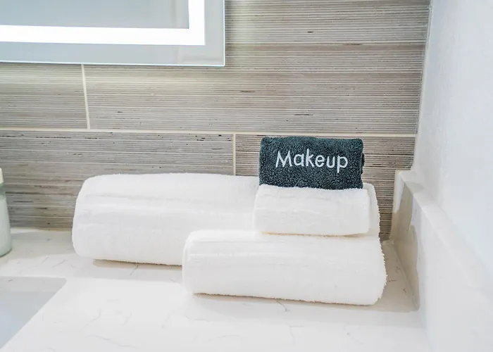 Apartment Glitzy 2br Walk To Westgate Pool Gym Wd *
