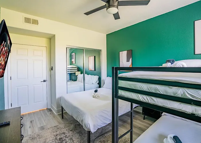 Glitzy 2br Walk To Westgate Pool Gym Wd * Glendale