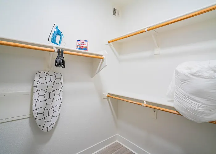 Apartment Glitzy 2br Walk To Westgate Pool Gym Wd Glendale