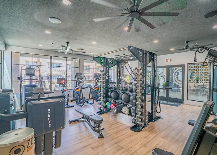 Glitzy 2br Walk To Westgate Pool Gym Wd Apartment