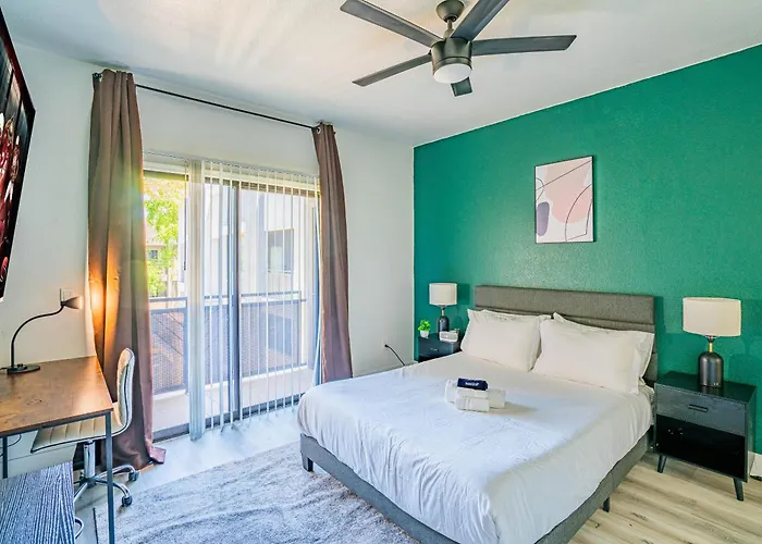 Apartment Glitzy 2br Walk To Westgate Pool Gym Wd Glendale