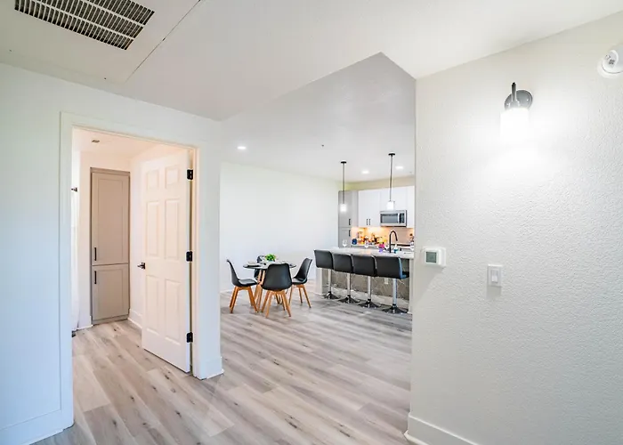 Apartment Glitzy 2br Walk To Westgate Pool Gym Wd *