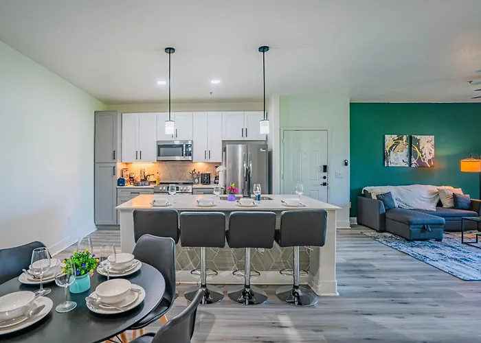 Apartment Glitzy 2br Walk To Westgate Pool Gym Wd Glendale