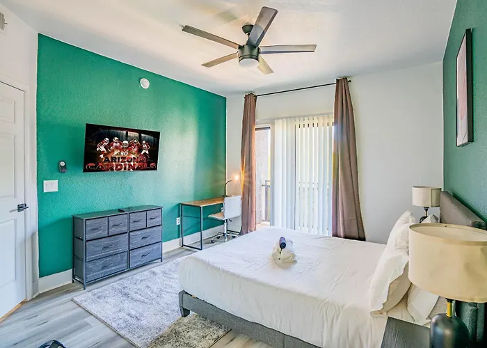 Glitzy 2br Walk To Westgate Pool Gym Wd * Glendale