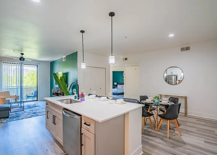 Glitzy 2br Walk To Westgate Pool Gym Wd Apartment Glendale