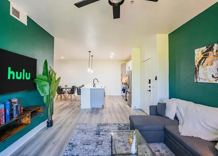 Apartment Glitzy 2br Walk To Westgate Pool Gym Wd Glendale